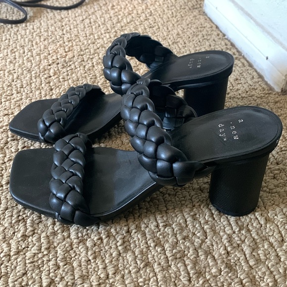 Shoes - Size 7.5 braided heels black